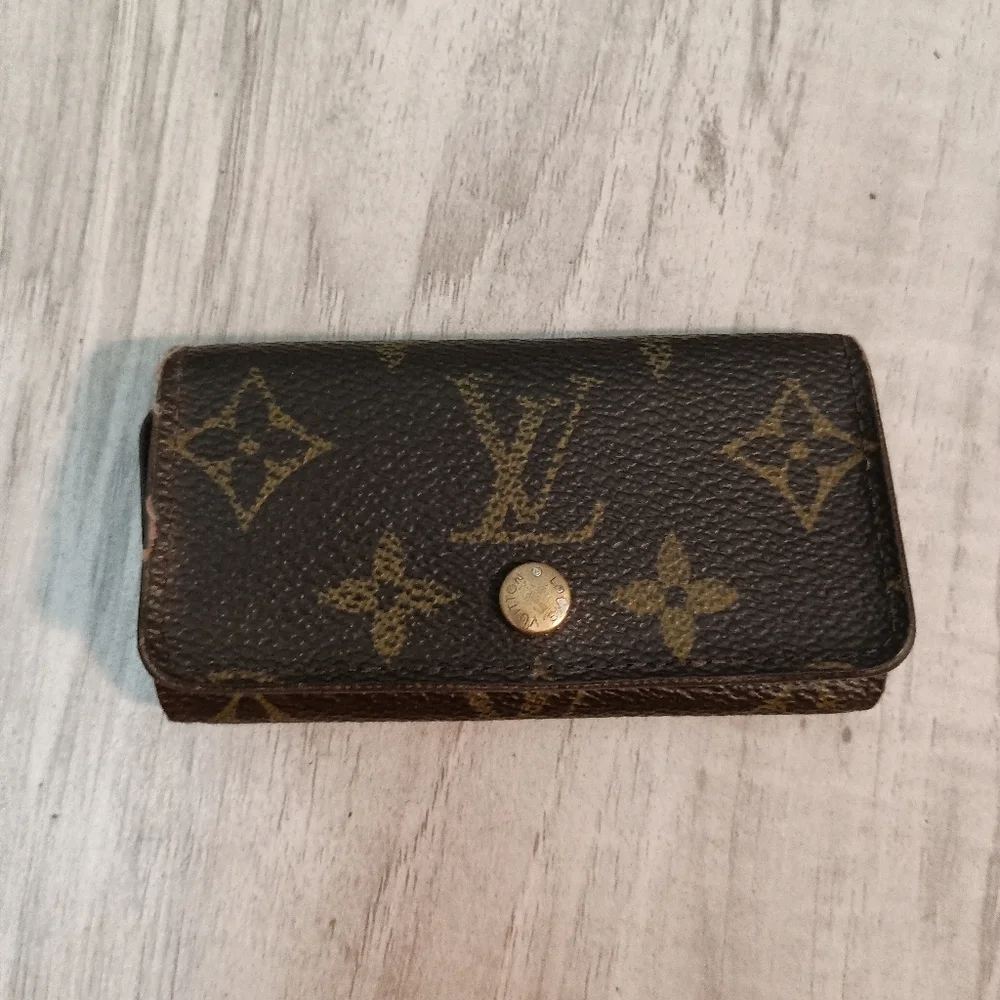 Louis Vuitton Monogram Key Holder - Picture 1 of 10